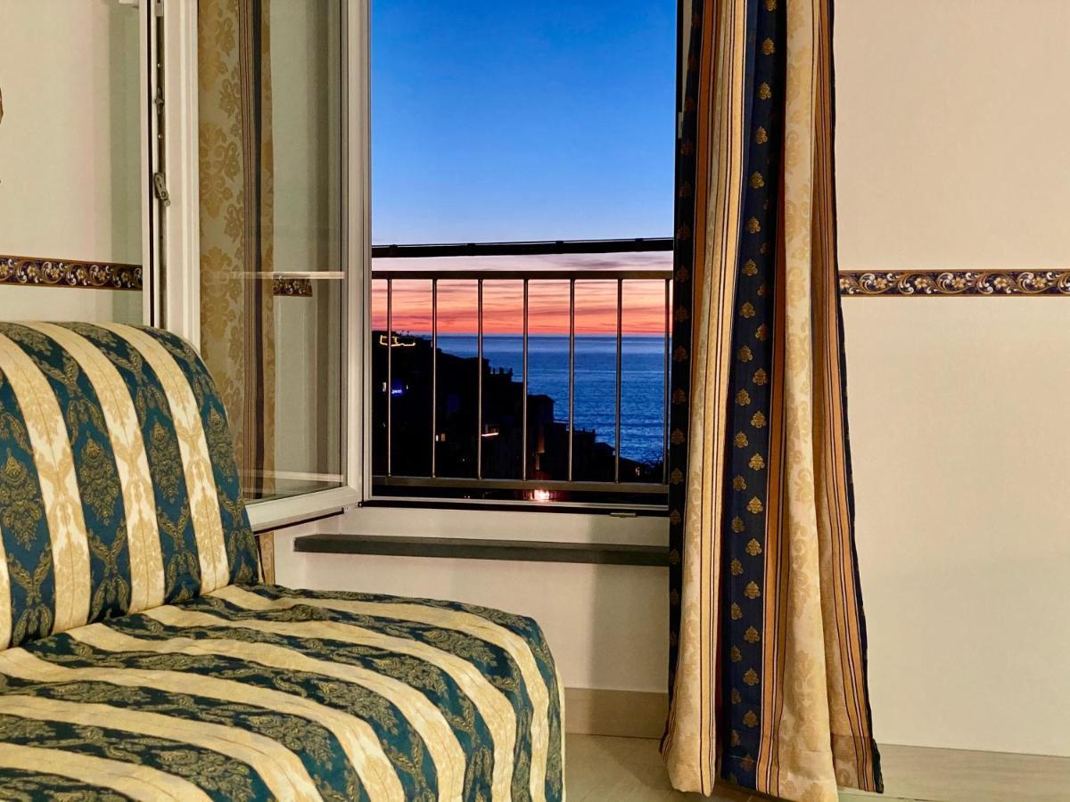 The Manarola Main Plaza Hotel Luaran gambar