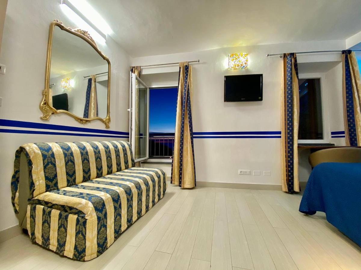 The Manarola Main Plaza Hotel Luaran gambar