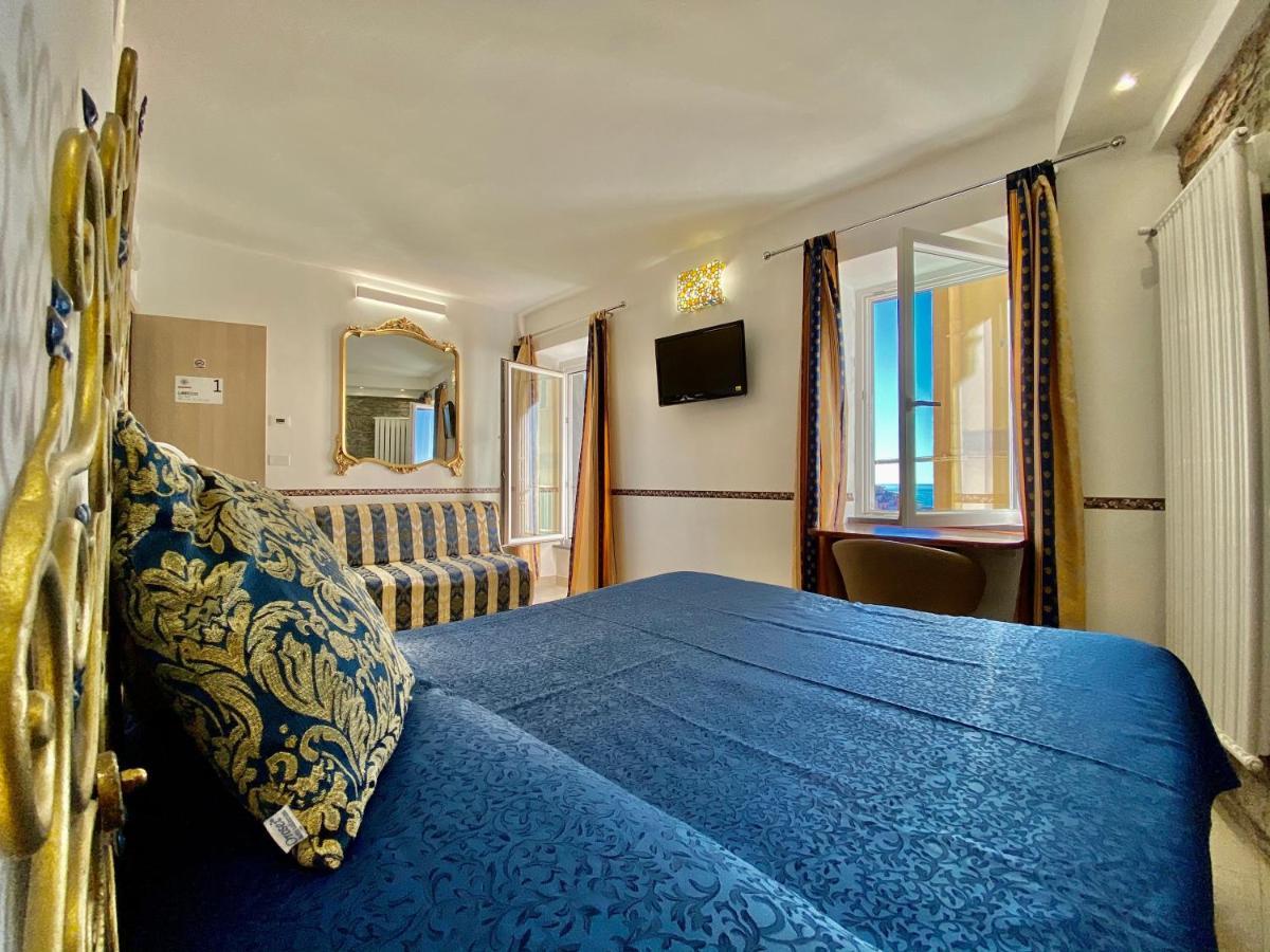 The Manarola Main Plaza Hotel Luaran gambar